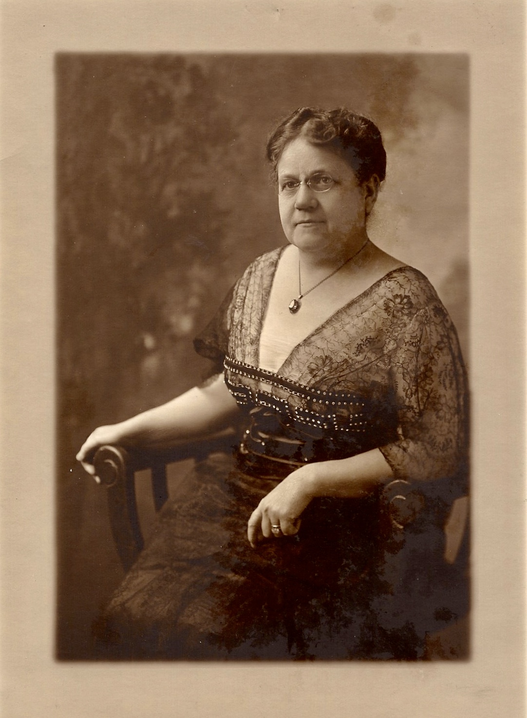 Mrs. George Thacher Guernsey of Independence, Kansas